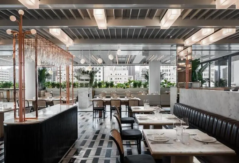 プレミアムルーム, Four Seasons Hotel Montreal