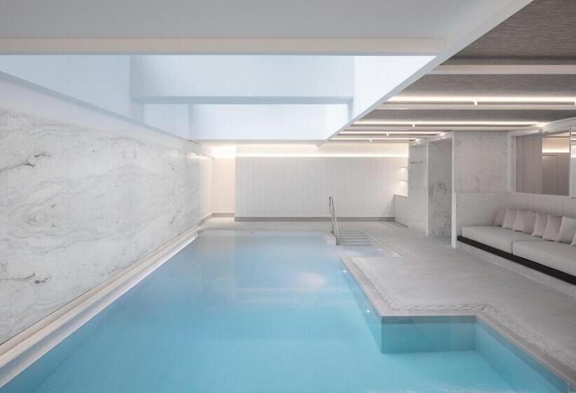 キングサイズベッドのスイートルーム, Four Seasons Hotel Montreal