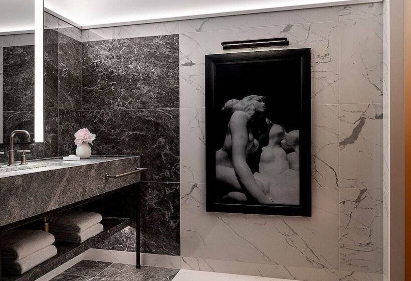 Номер Deluxe, Four Seasons Hotel Montreal