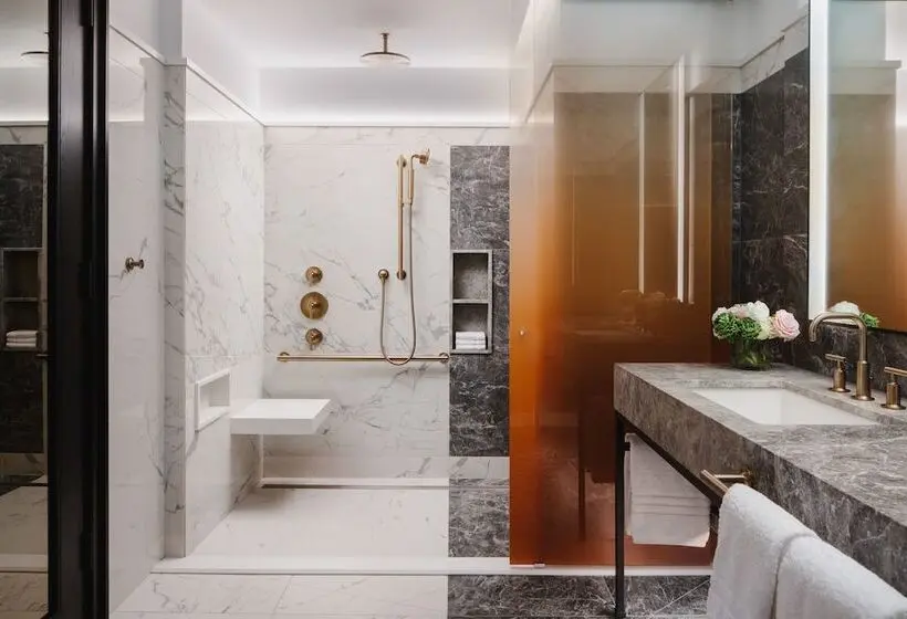 障害者適応デラックスルーム, Four Seasons Hotel Montreal