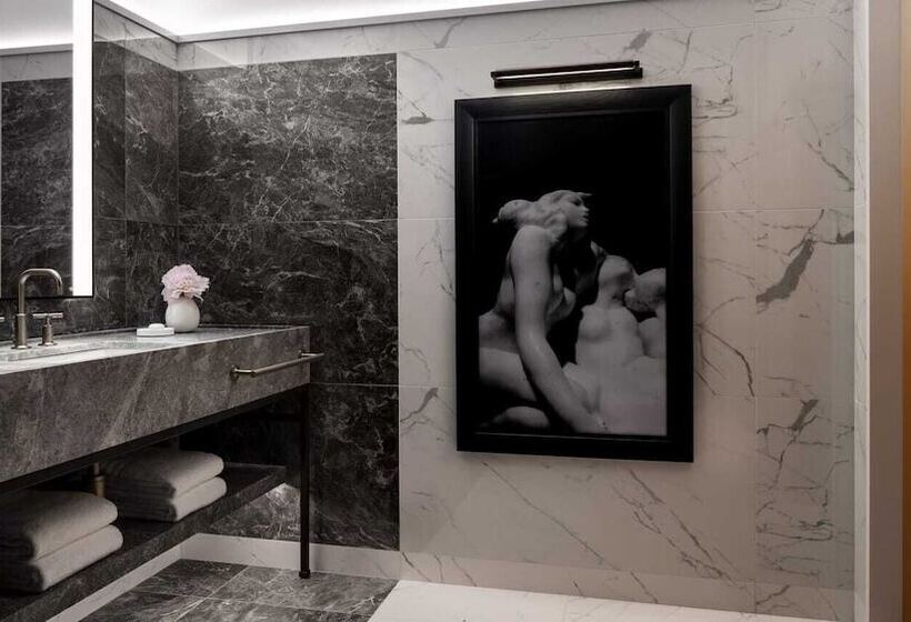 Номер Deluxe, Four Seasons Hotel Montreal