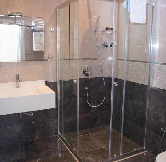 اتاق سوپریور با تخت بزرگ, Theatrum Hotel Baku