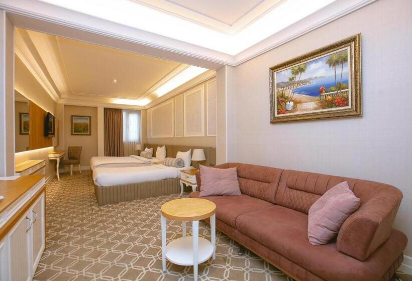 سوییت جونیور, Theatrum Hotel Baku