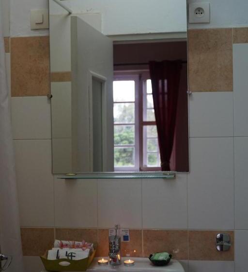 اتاق لوکس, Lovasoa 4c