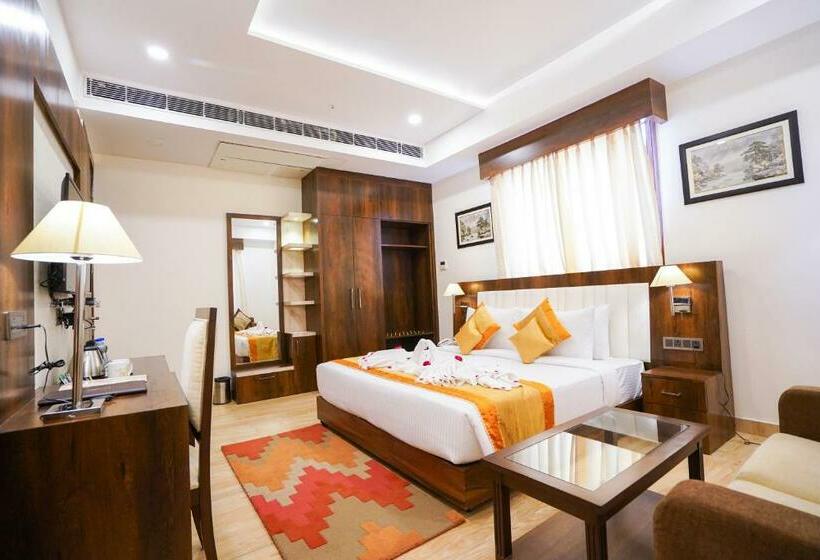 Номер Deluxe, Millenia Regency Lucknow