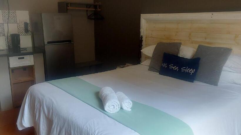 Шале 1 Спальня, Woodpecker On Marine