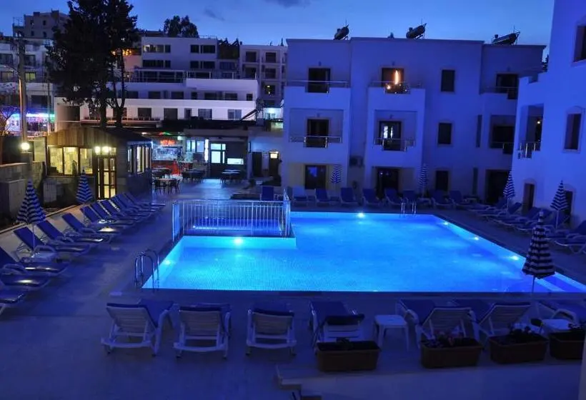 Standard Neljän Hengen Huone, Water Garden Apart Otel