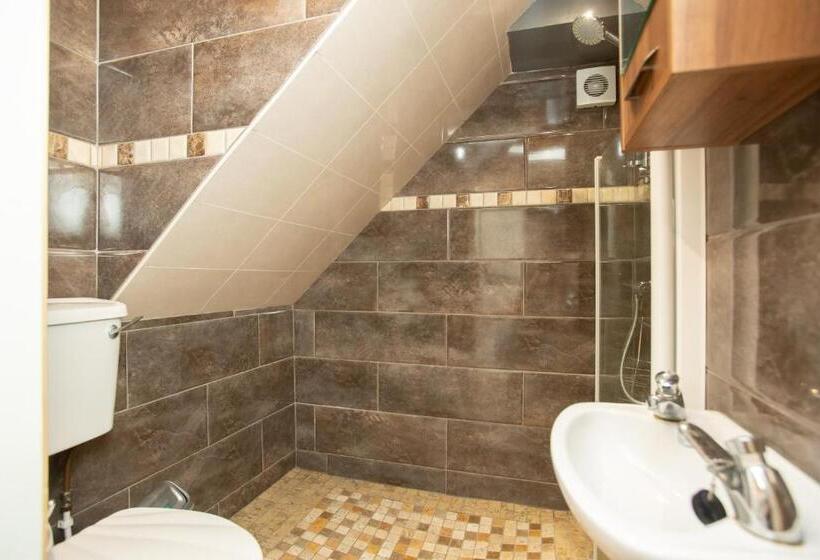 חדר משפחתי, Whitaker Lodge Bed & Breakfast