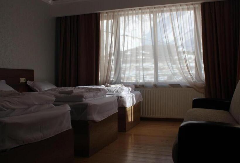 バルコニー付きスタンダードトリプルルーム, Ketino S Home