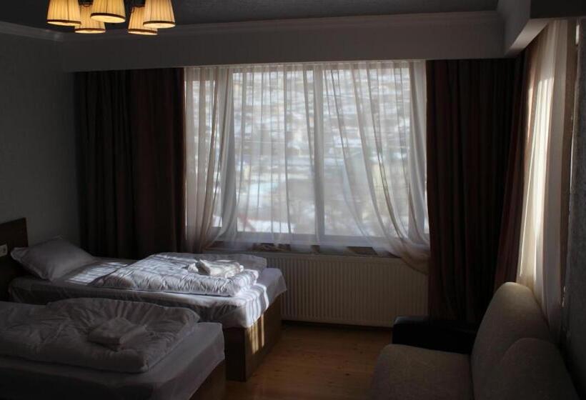 バルコニー付きスタンダードトリプルルーム, Ketino S Home