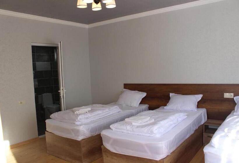 バルコニー付きスタンダードトリプルルーム, Ketino S Home