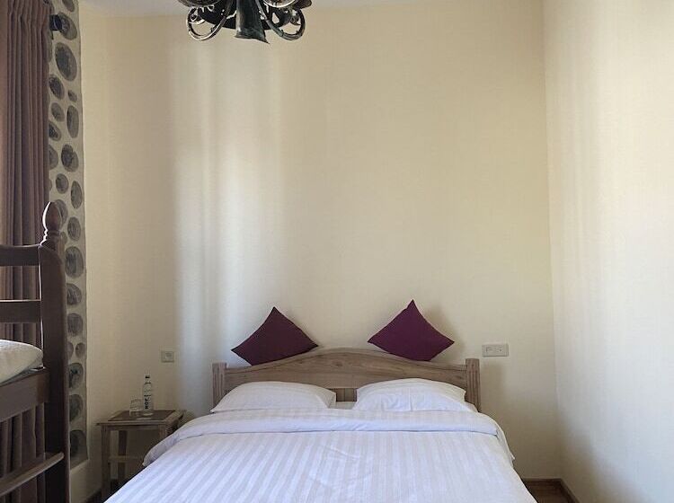 اتاق خانوادگی, Khoreayi Dzor