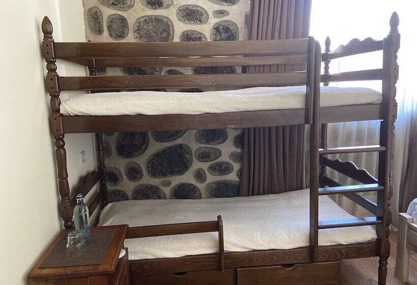 اتاق خانوادگی, Khoreayi Dzor