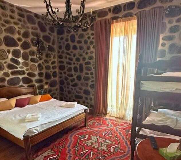 اتاق خانوادگی, Khoreayi Dzor