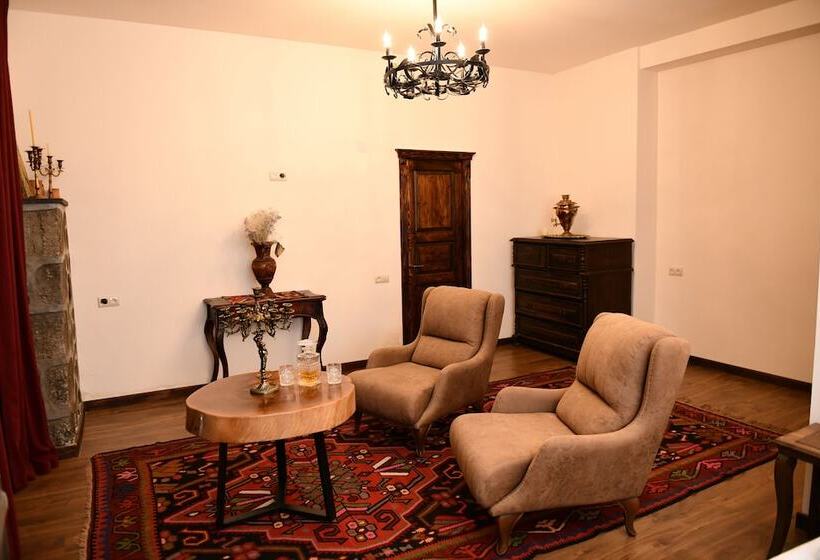 اتاق لوکس, Khoreayi Dzor