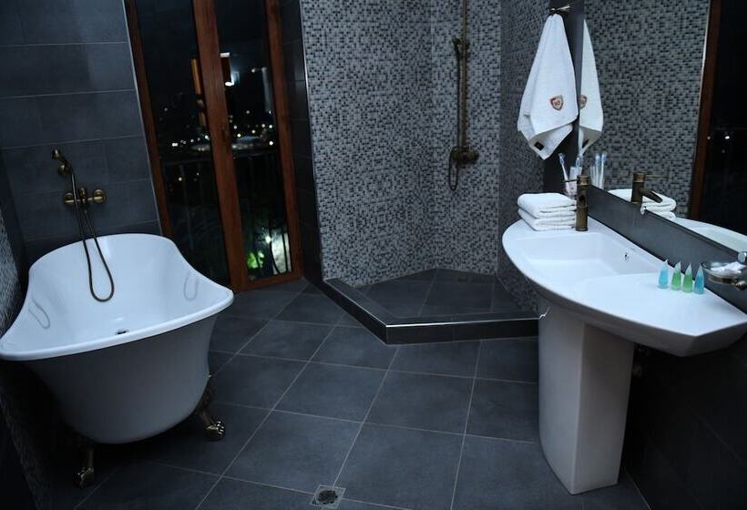 اتاق لوکس, Khoreayi Dzor