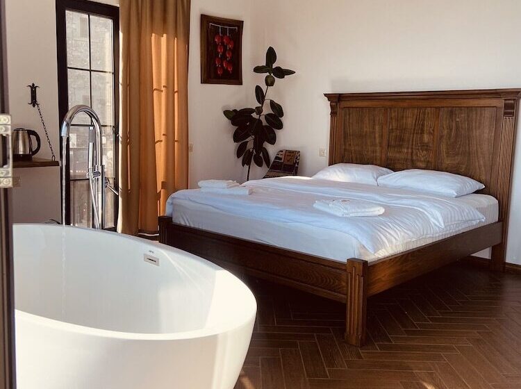 اتاق لوکس, Khoreayi Dzor