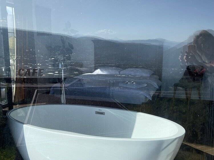 اتاق لوکس, Khoreayi Dzor