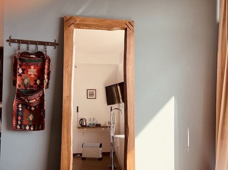 اتاق لوکس, Khoreayi Dzor