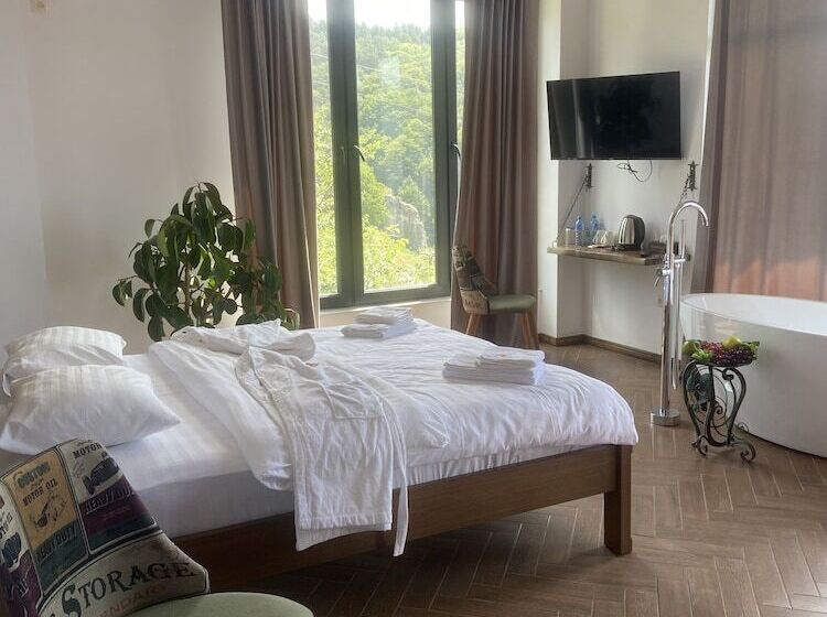 اتاق لوکس, Khoreayi Dzor