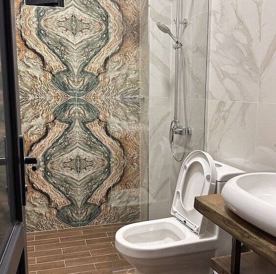 اتاق لوکس, Khoreayi Dzor