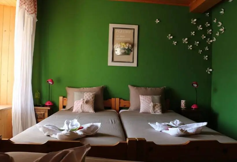 Perhehuone, Auberge De L Ange