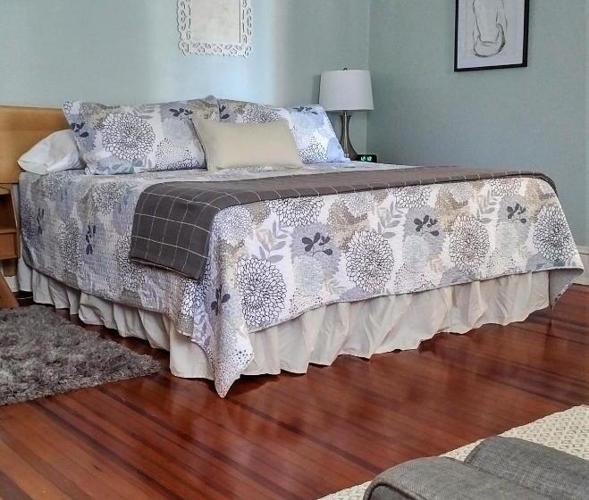 带大床的豪华间, Georges On York B&b