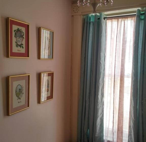 带大床的标准间, Georges On York B&b