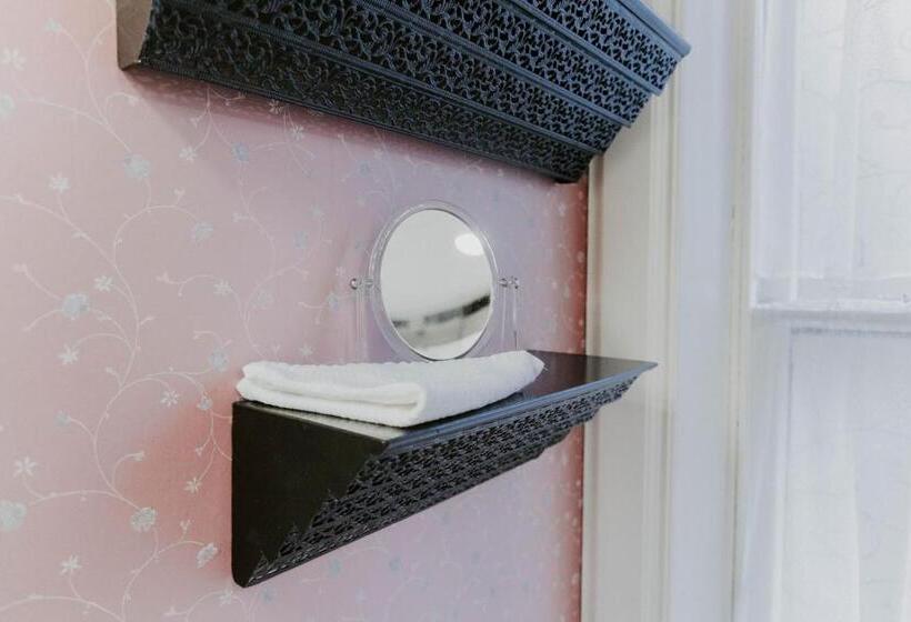 带大床的标准间, Georges On York B&b