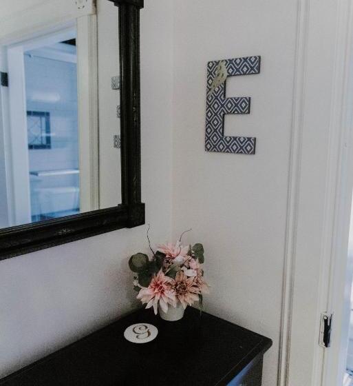 带大床的标准间, Georges On York B&b