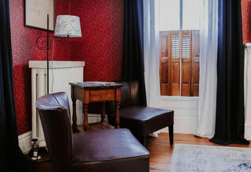 带大床的高级房间, Georges On York B&b