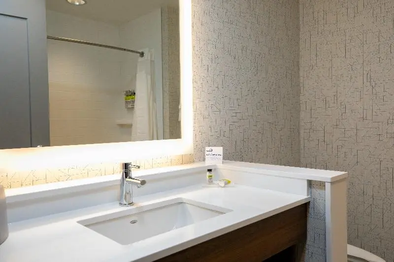 Sviitti, Holiday Inn Express Lethbridge Southeast, An Ihg