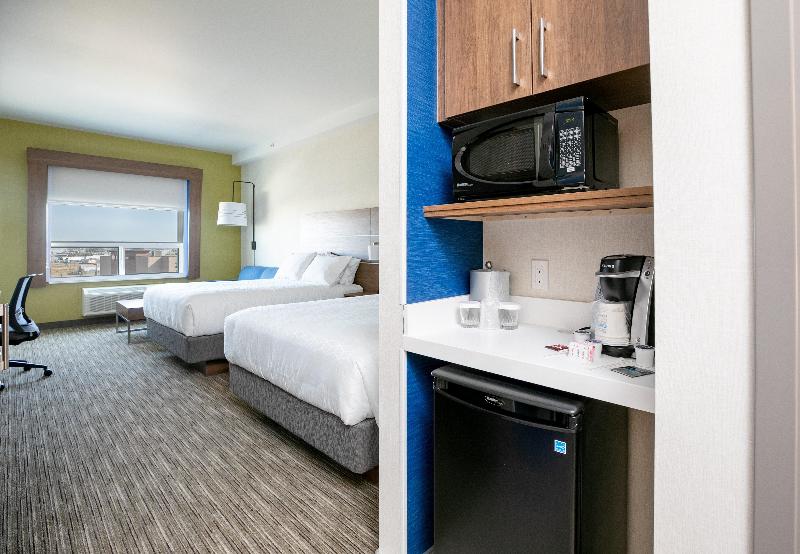 جناح, Holiday Inn Express   Lethbridge Southeast, An Ihg