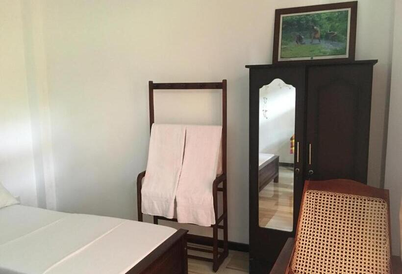 חדר אקונומי, Anthony Guesthouse
