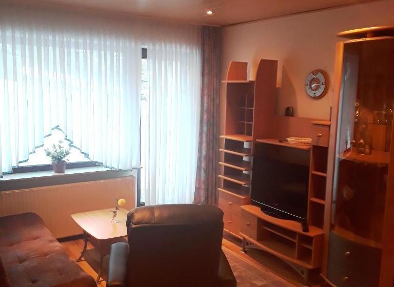 דירת חדר בקומת קרקע, Pension Brix