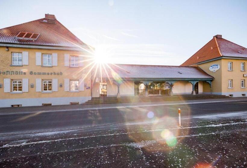 חדר דלוקס, Am Sommerbad