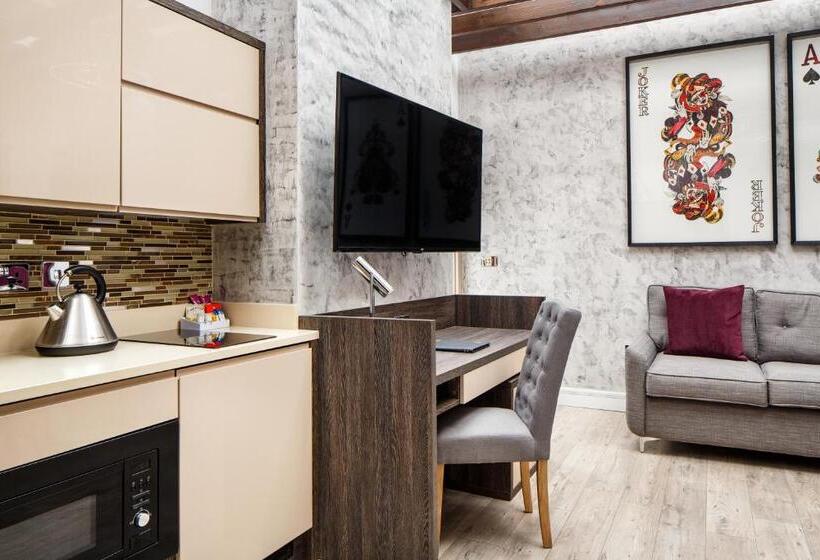 דירת חדר, Signature Suites