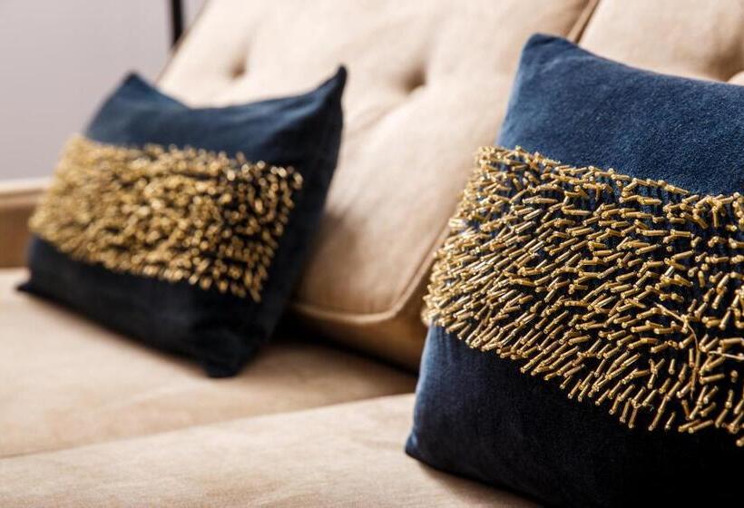 דירת חדר, Signature Suites