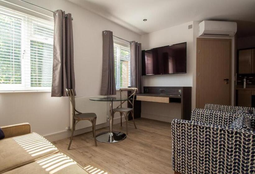 דירת חדר, Signature Suites