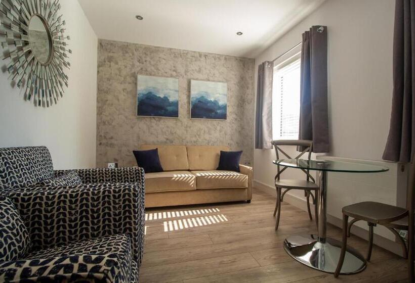 דירת חדר, Signature Suites