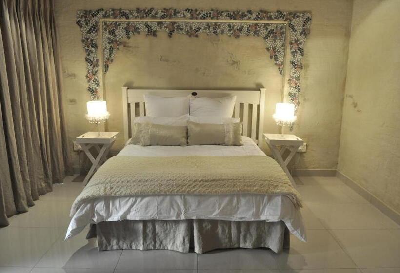 Номер Стандарт Вид на Бассейн, House And Heart Guest House