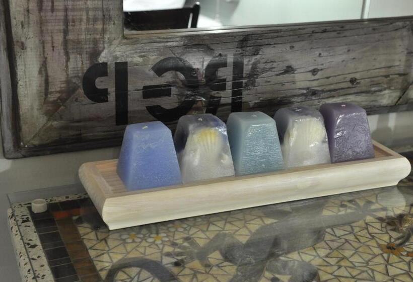اتاق استاندارد با چشم‌انداز استخر, House And Heart Guest House