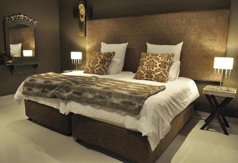 プールの見えるスーペリアルーム, House And Heart Guest House