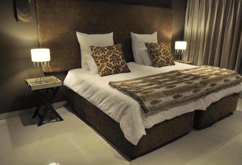 Номер Superior Вид на Бассейн, House And Heart Guest House