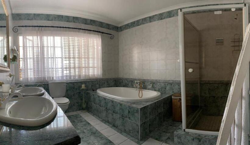 Номер Deluxe Вид на Сад, House And Heart Guest House