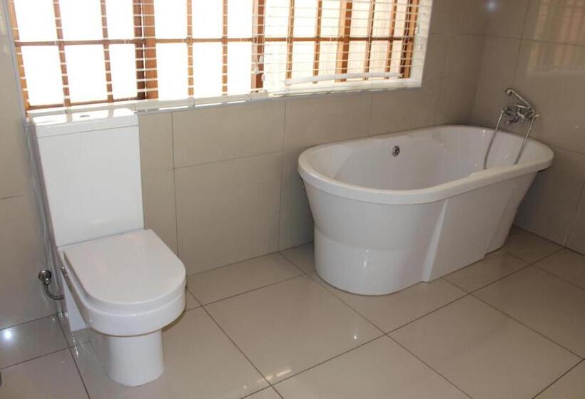 プールの見えるデラックスルーム, House And Heart Guest House