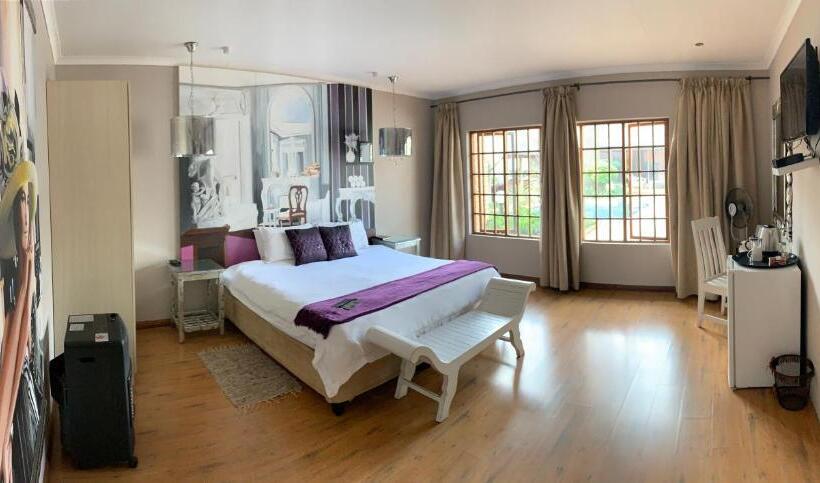 プールの見えるデラックスルーム, House And Heart Guest House