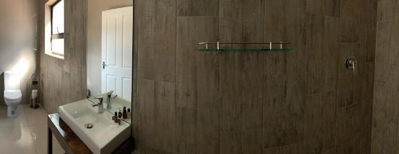 キングサイズベッドのスタンダードルーム, House And Heart Guest House