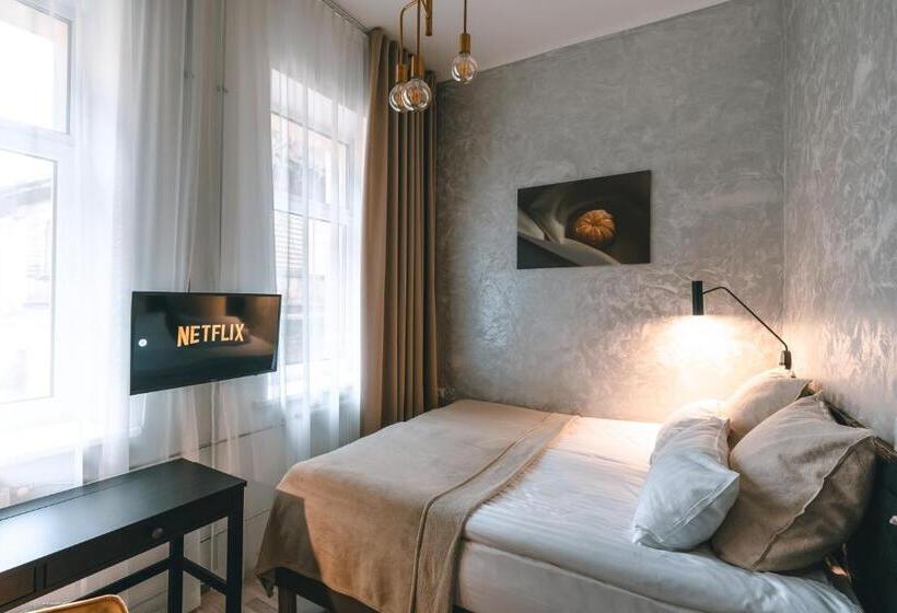 اتاق استاندارد با چشمانداز باغ, Brother House Kaunas