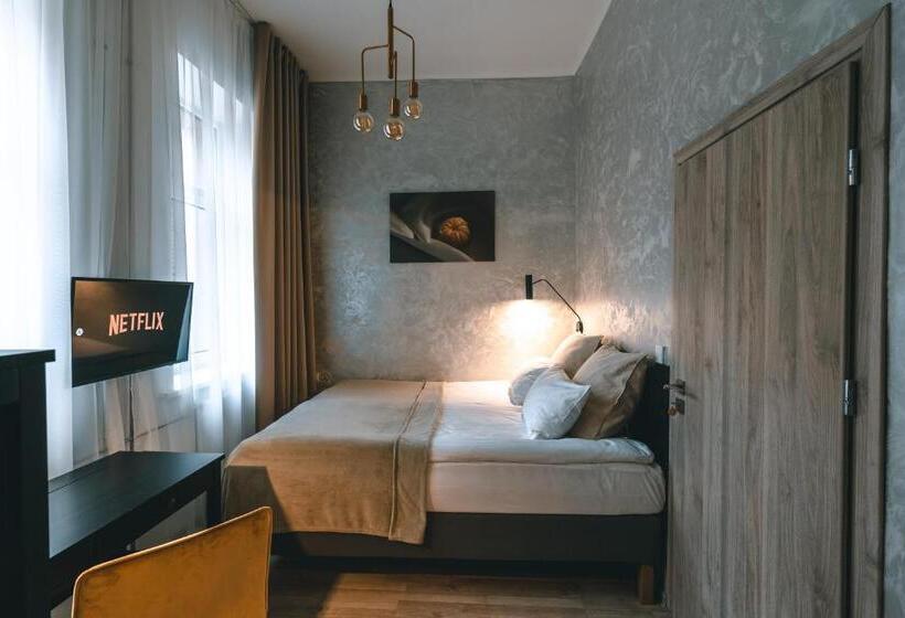 اتاق استاندارد با چشمانداز باغ, Brother House Kaunas